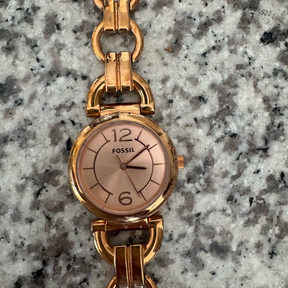 Fossil Gold-Tone Watch **needs battery***
